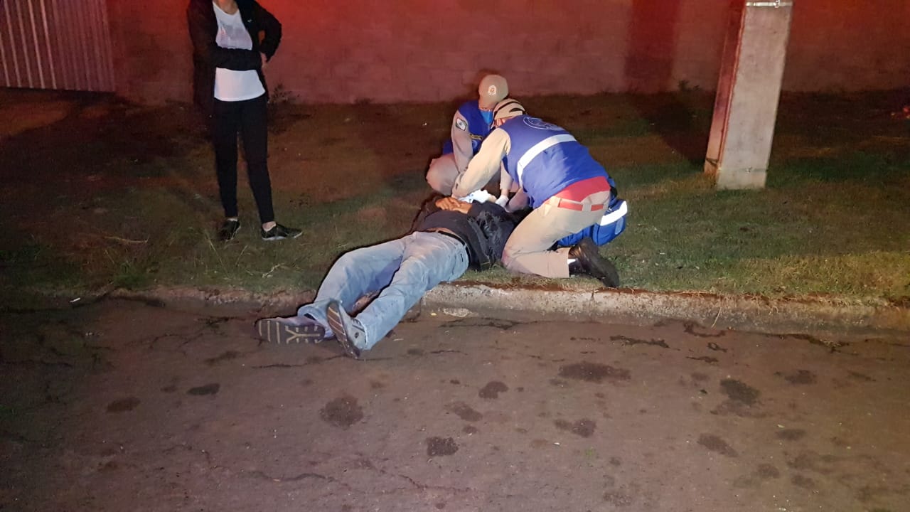 Imagem referente a Após ser atropelada por motocicleta, vítima tem celular furtado por indivíduos no Bairro Claudete