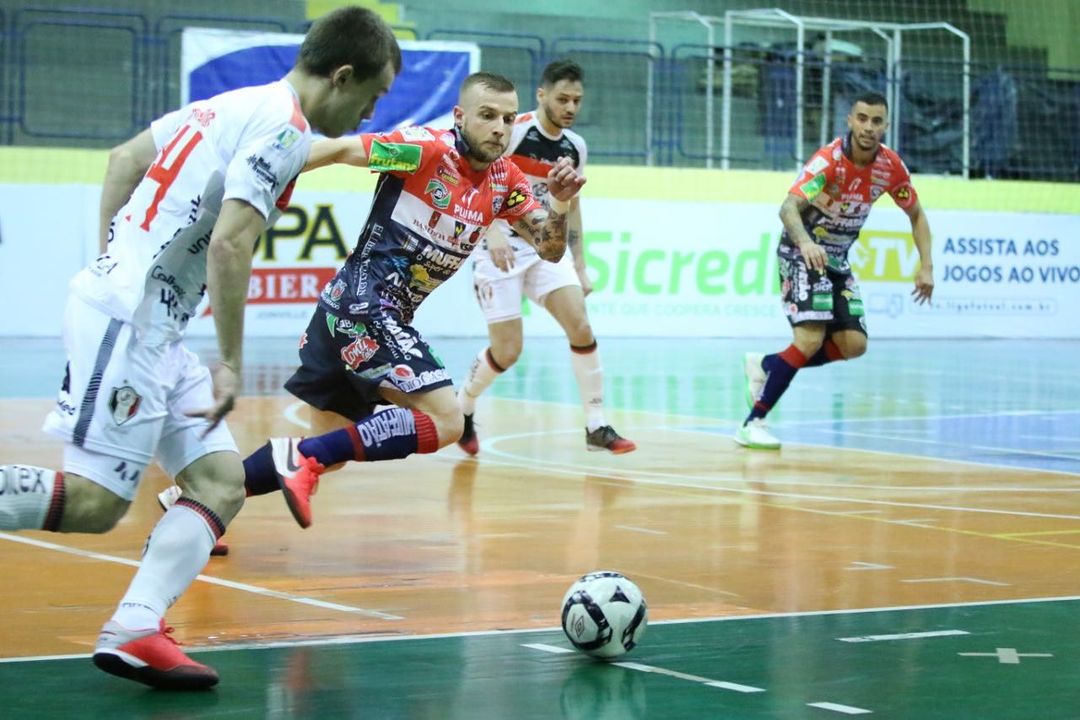 Imagem referente a Com hat-trick de Roni, Cascavel Futsal vence o Joinville por 5 a 3 fora de casa pela Liga Nacional