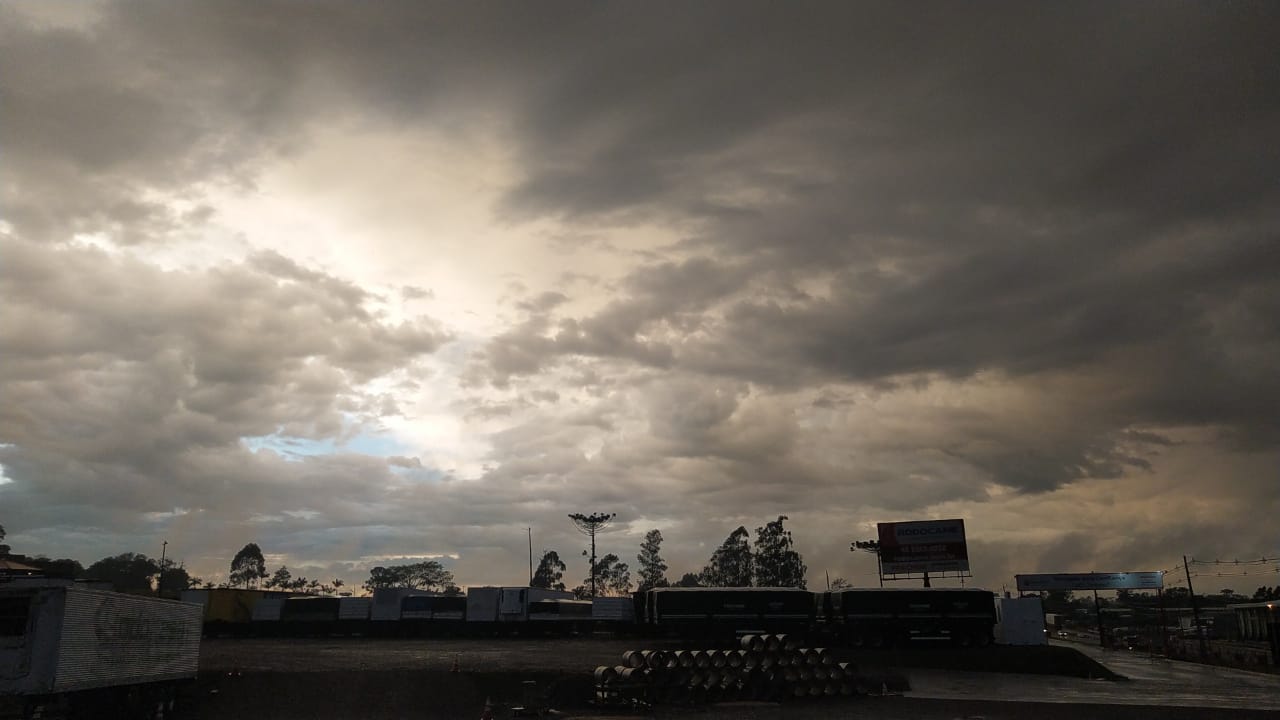 Imagem referente a Pancadas de chuva continuam nesta quinta-feira (10) em Cascavel