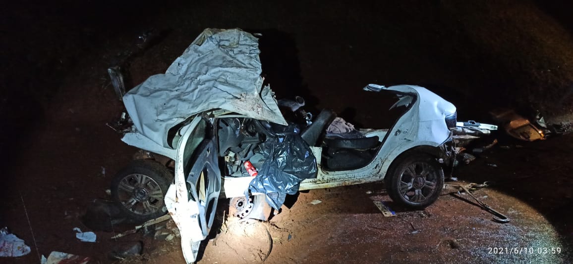 Imagem referente a Após colisão frontal com ônibus, veículo Gol fica destruído e irmãs morrem em acidente na BR-369