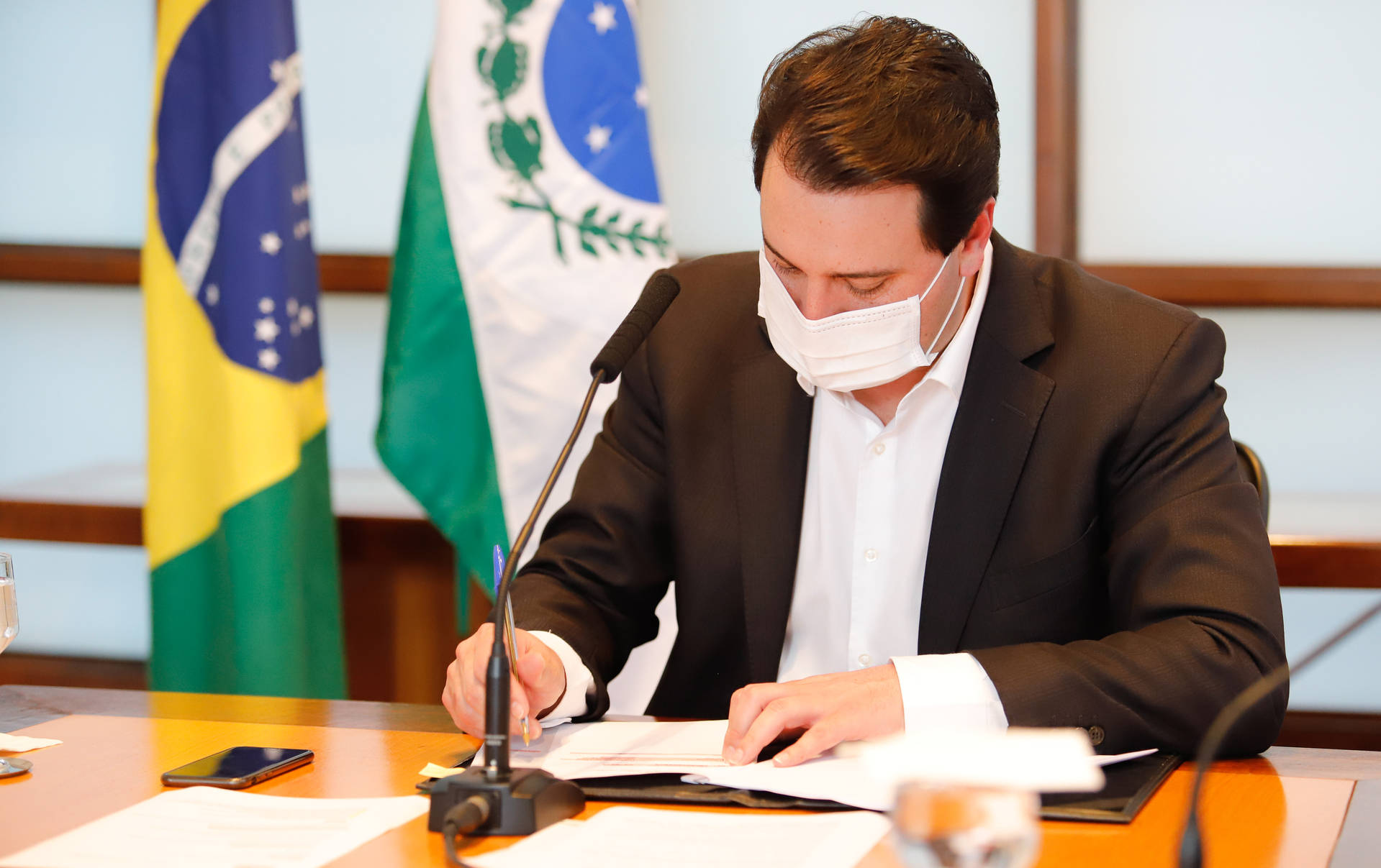 Imagem referente a Governador sanciona lei que institui o Plano Estadual de Resíduos Sólidos do Paraná