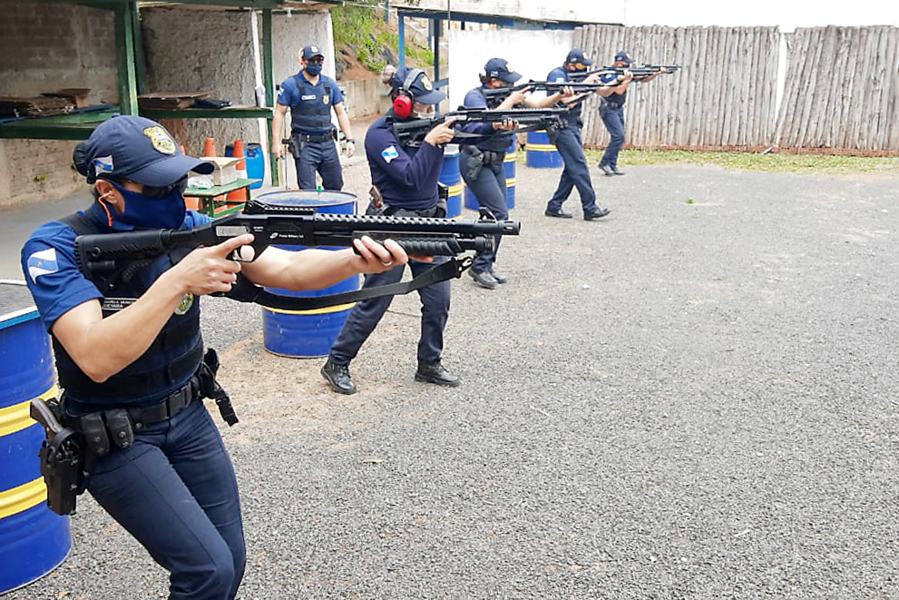 Imagem referente a Agentes da Guarda Civil Municipal participam de curso de tiro em Ponta Grossa