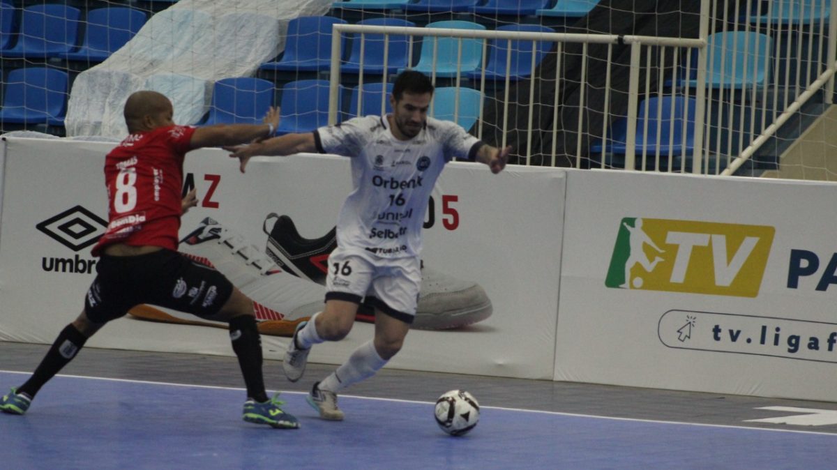 Imagem referente a Campo Mourão é derrotado pelo Tubarão, em Santa Catarina, pela Liga Nacional de Futsal