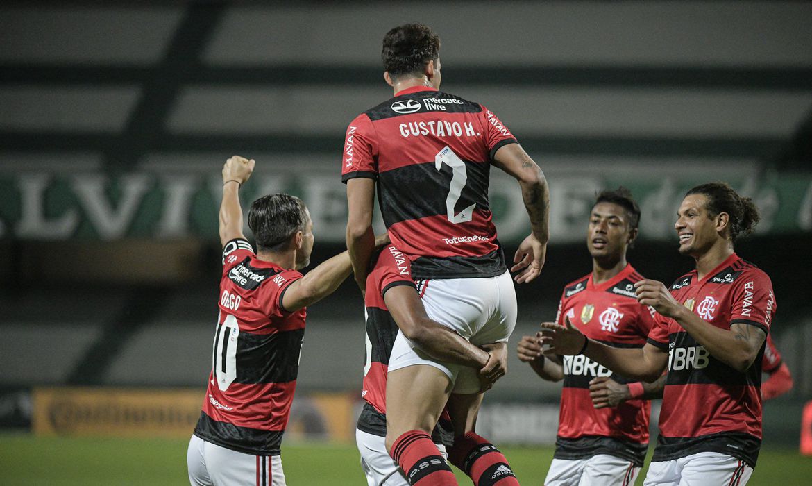 Imagem referente a Em ritmo de treino, misto do Flamengo vence Coritiba pela Copa do Brasil