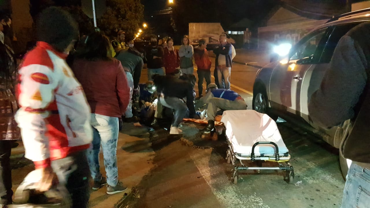 Imagem referente a Motociclista fratura a perna em acidente na Rua Xavantes, no Bairro Santa Cruz