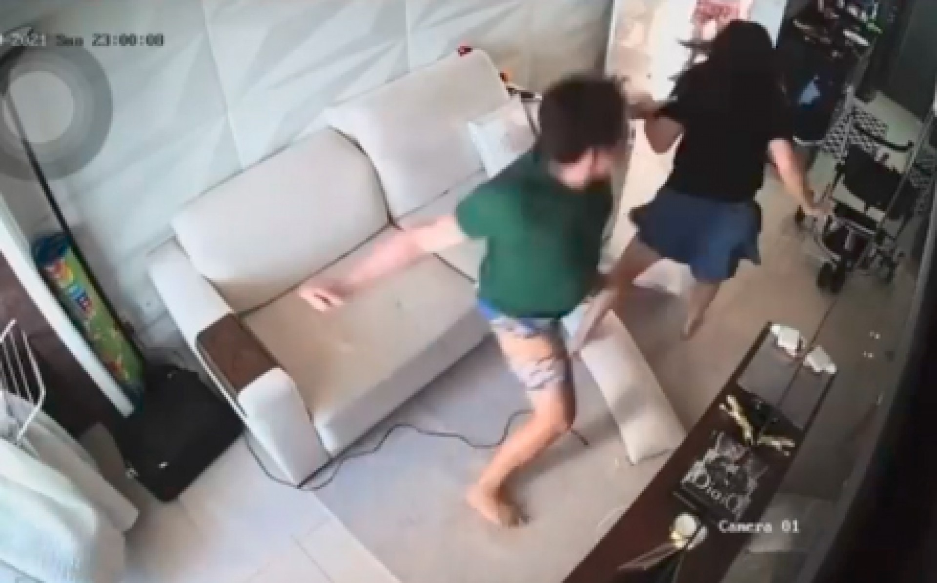 Imagem referente a Vídeos flagram agressões do DJ Ivis contra a mulher no Ceará