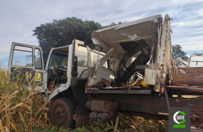 Imagem referente a Grave acidente envolvendo caminhões é registrado na PR 495, em Santa Helena