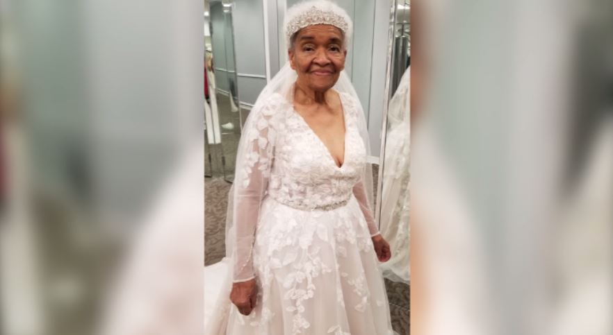 Imagem referente a Idosa de 94 anos realiza sonho e se veste de noiva pela primeira vez