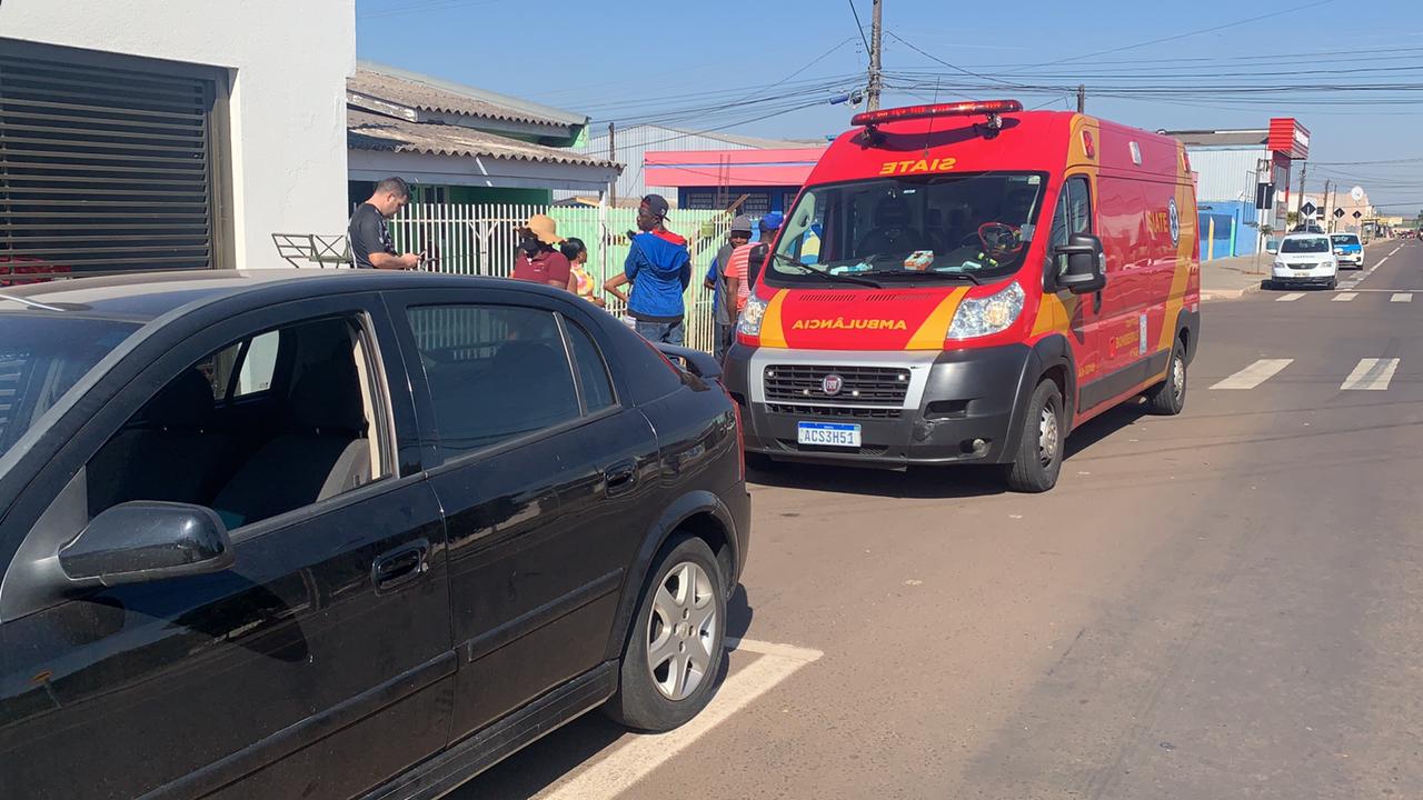 Imagem referente a Ciclista fica ferido ao colidir com carro no Bairro Guarujá, em Cascavel