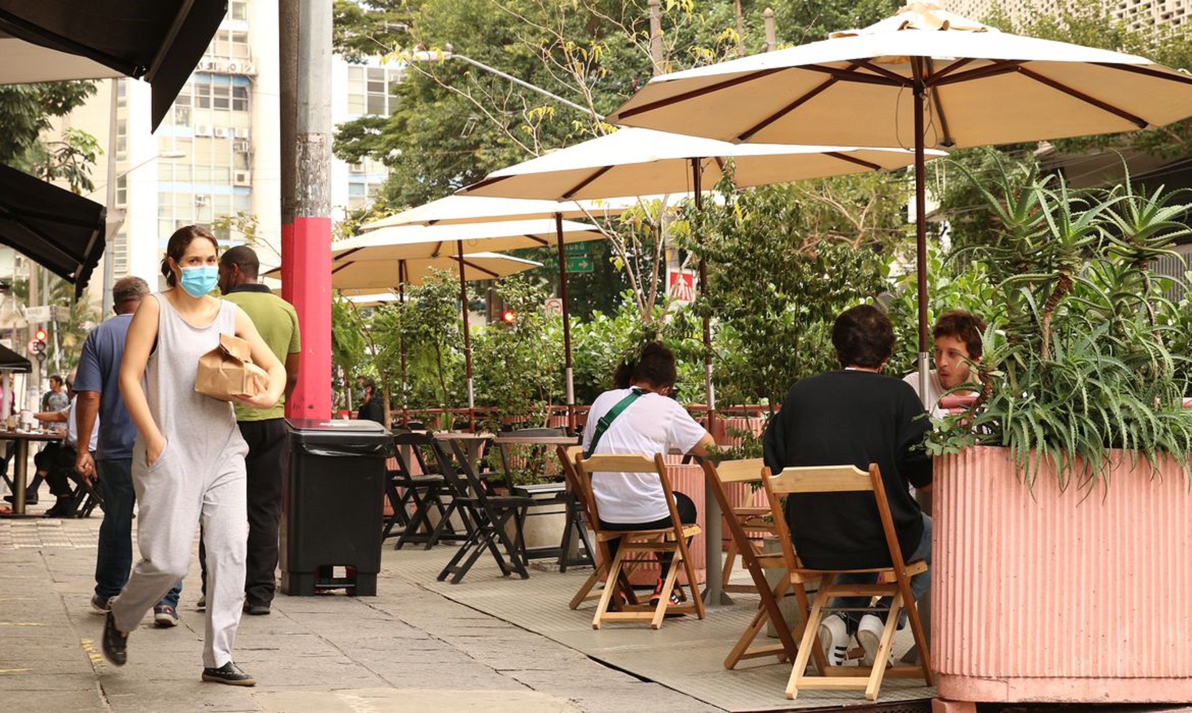 Imagem referente a São Paulo reduz ICMS para bares e restaurantes