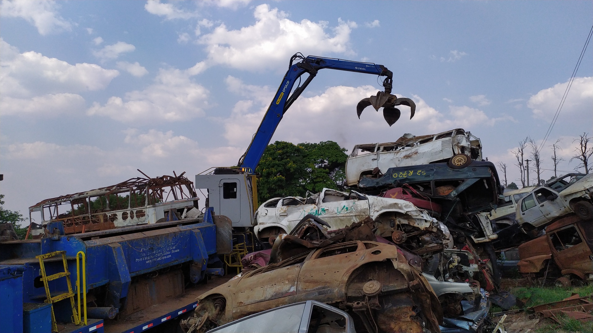 Imagem referente a Polícia Civil remove 277 veículos de pátio de armazenamento em Cascavel