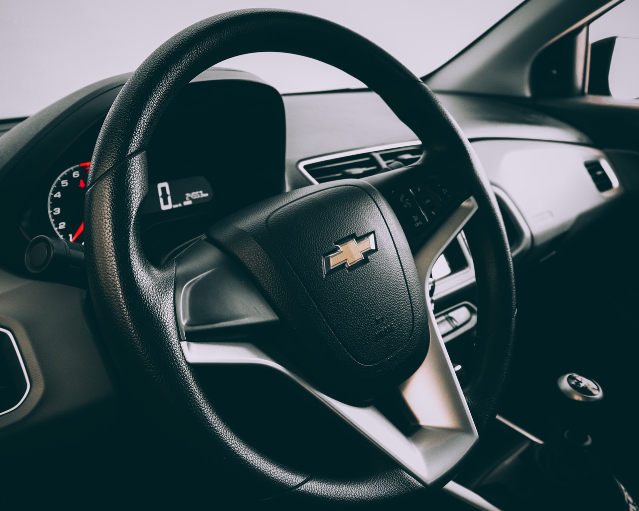Concessionária Zacarias e GM são condenadas por instalação de airbag inadequado