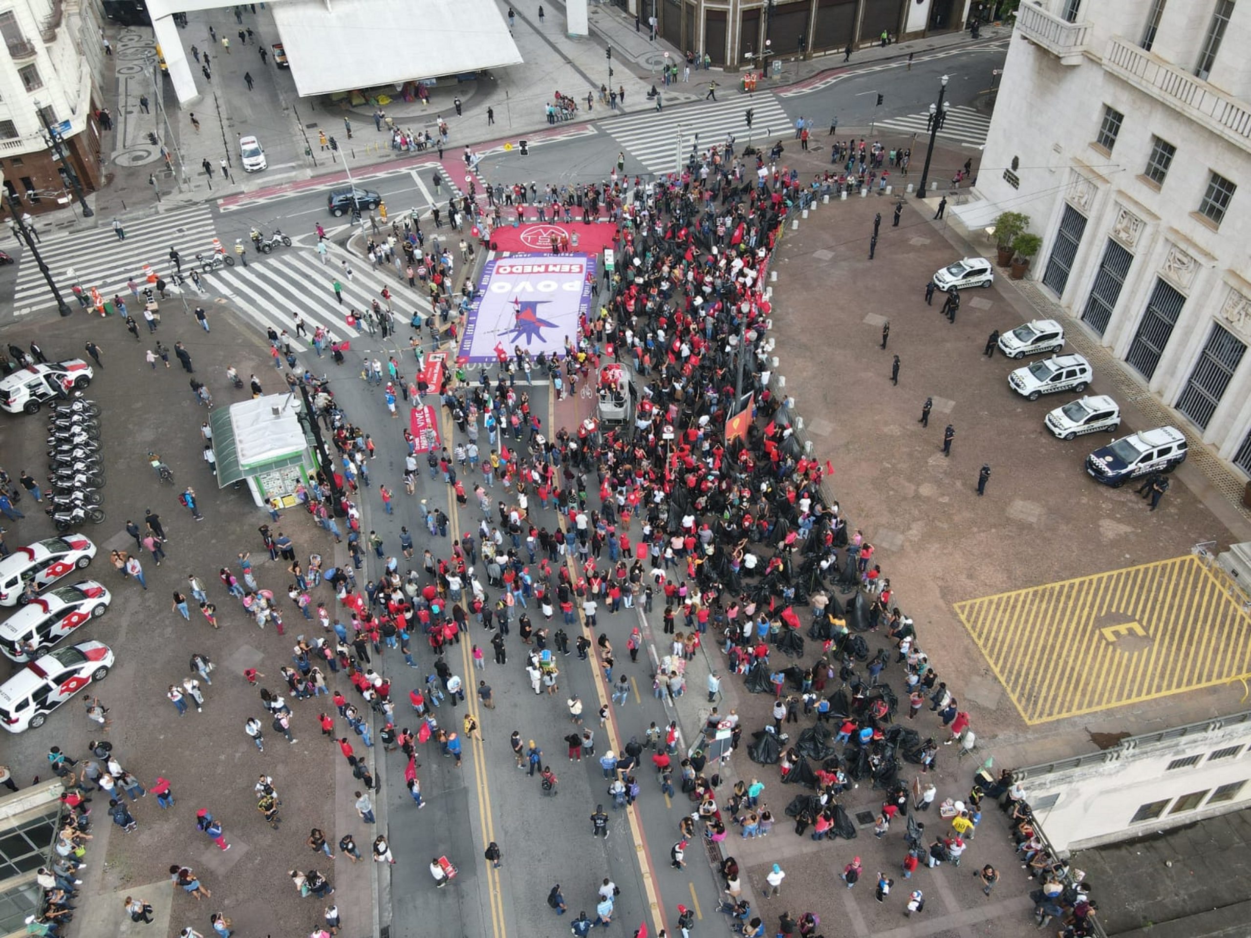 MTST ocupa área em frente à Prefeitura de SP em protesto contra Ricardo Nunes