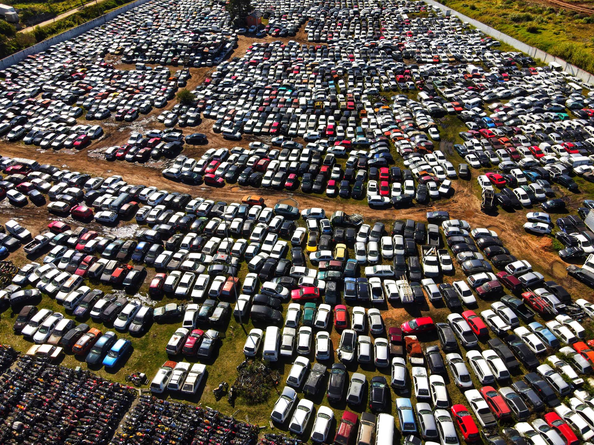 Detran Paraná realiza leilão de 3.068 veículos para reaproveitamento de peças
