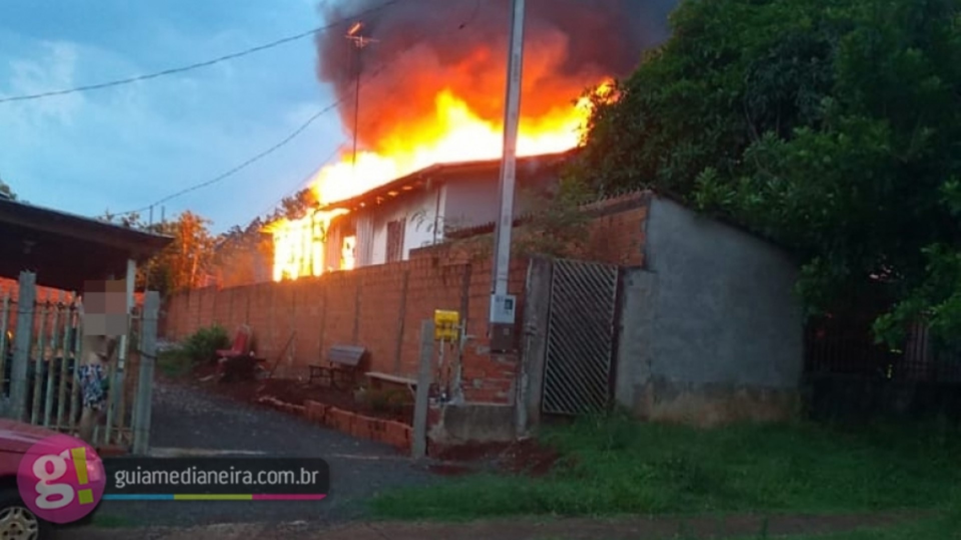 Imagem referente a Residência é atingida por incêndio no Parque Alvorada em Medianeira