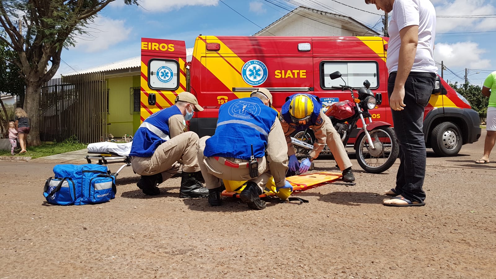 Imagem referente a Motociclista fica ferida após colisão com camionete em Cascavel