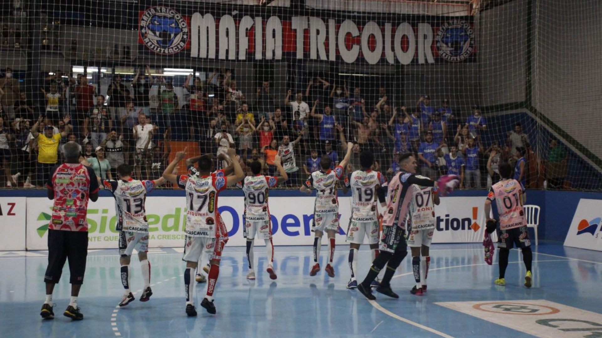 Cascavel Futsal goleia o Tubarão por 6 a 1 e avança para as quartas da LNF