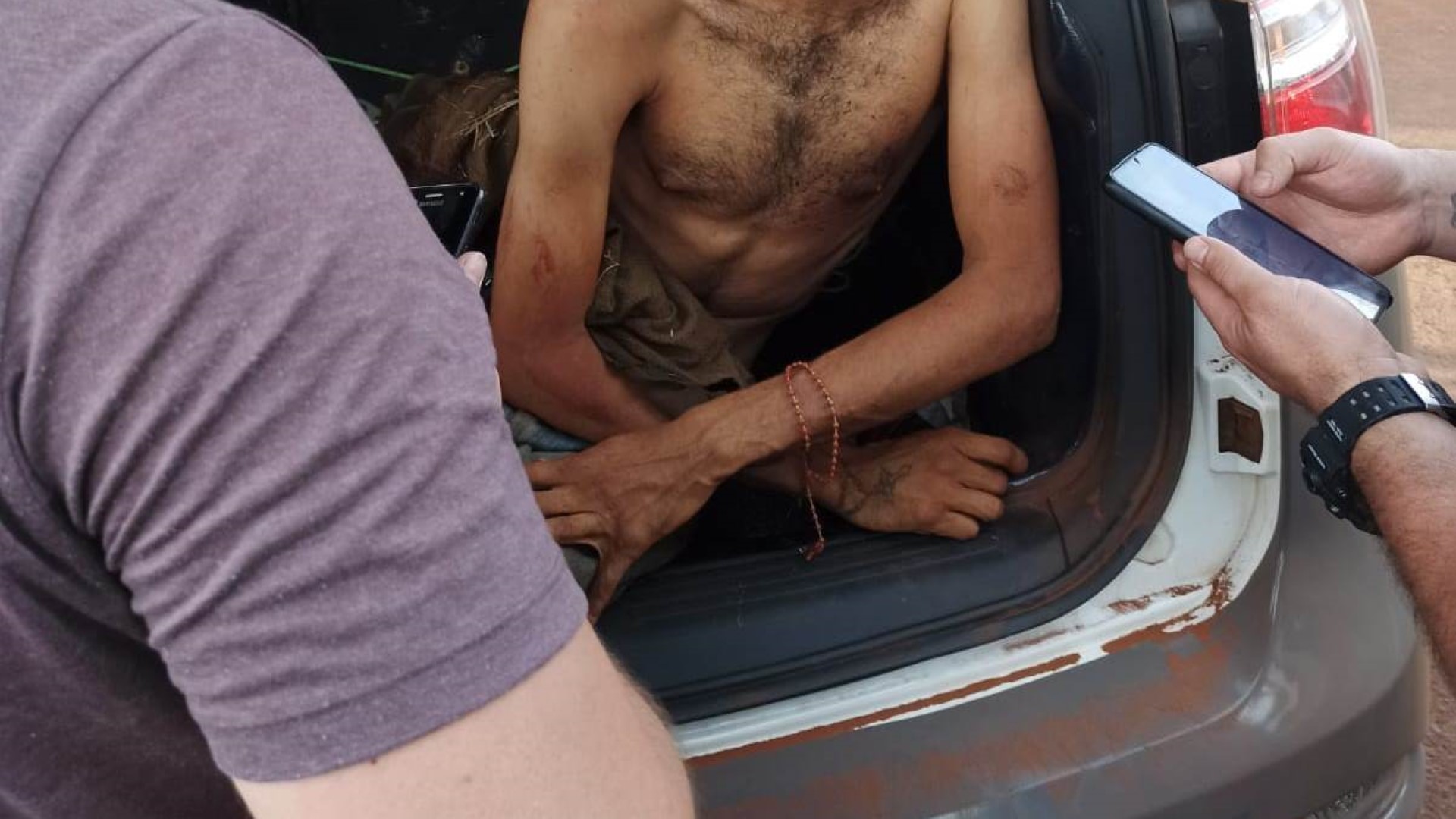 Imagem referente a Assaltante de Três Barras que gravou vídeo após ser baleado é preso pela PM