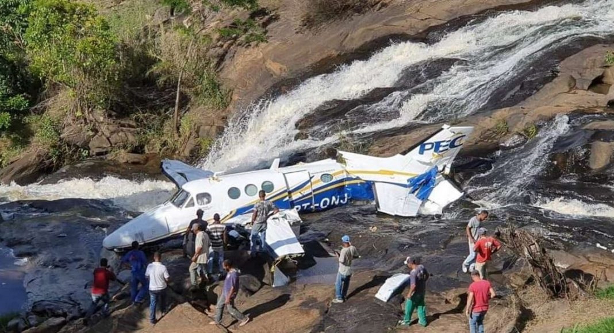 Marília Mendonça morre após avião cair em Minas Gerais