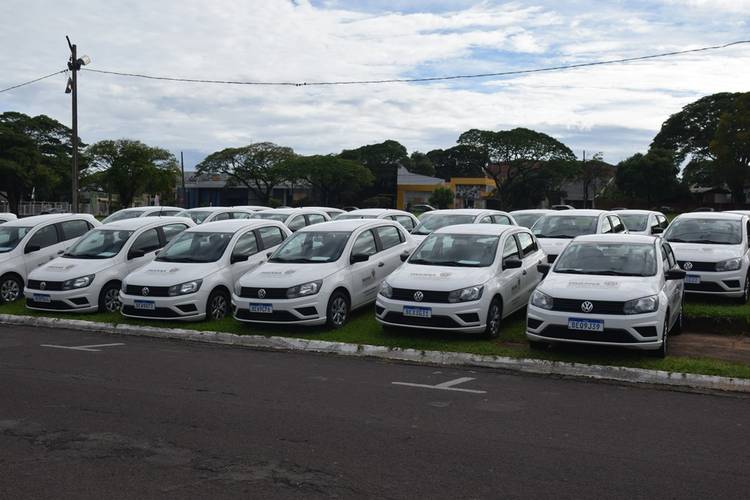 Imagem referente a Estado entrega 26 veículos à Regional de Saúde de Cianorte e assina convênio de R$ 5,1 milhões