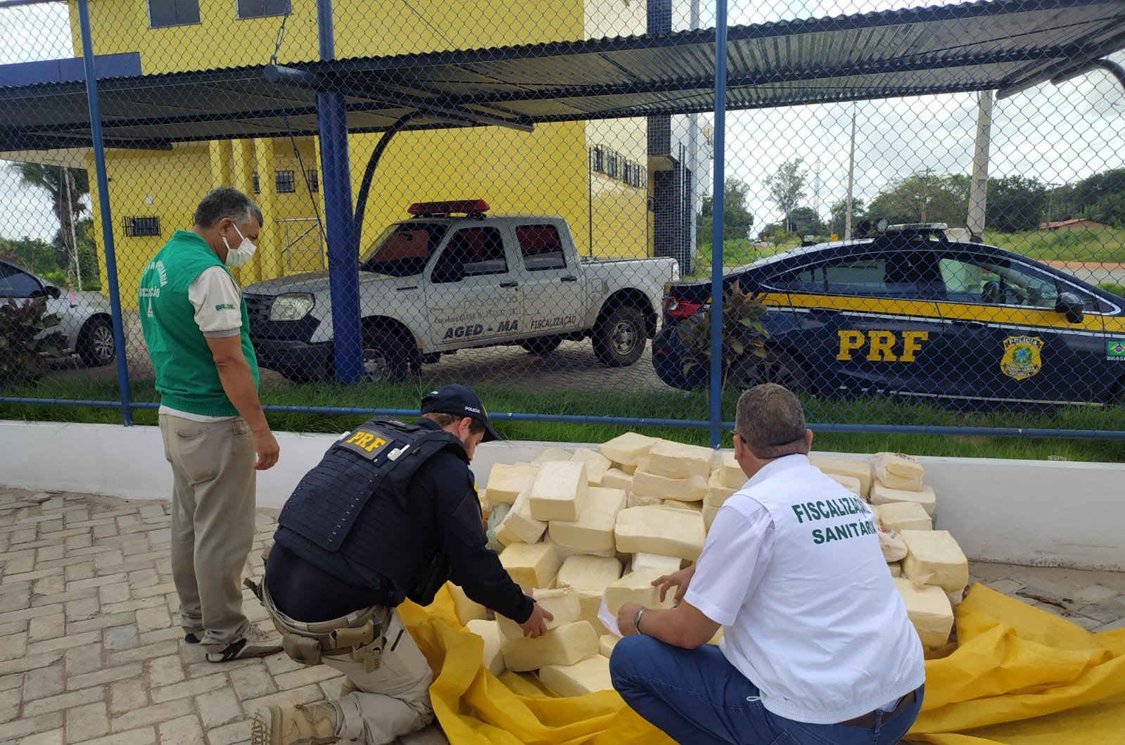 PRF apreende 350kg de queijo transportados indevidamente em Santa Inês/MA