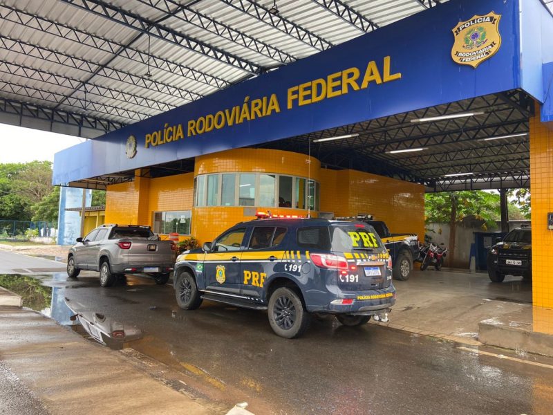 PRF recupera veículo com registro de furto na BR 230 em Floriano