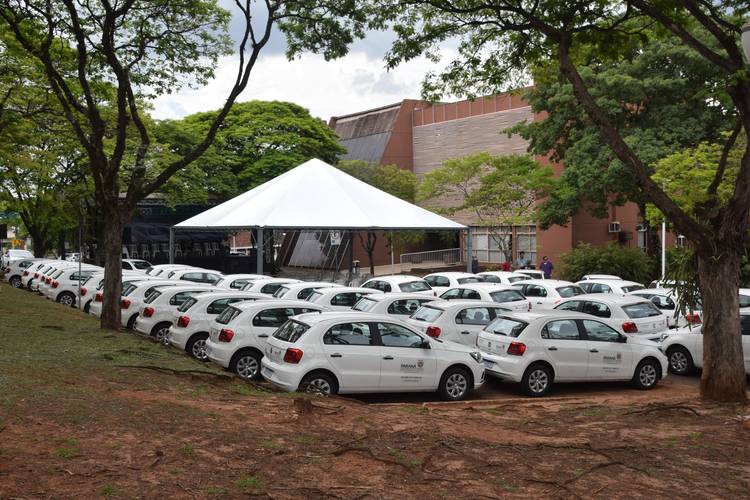 Estado entrega 47 veículos para fortalecer saúde de 21 municípios da região de Umuarama