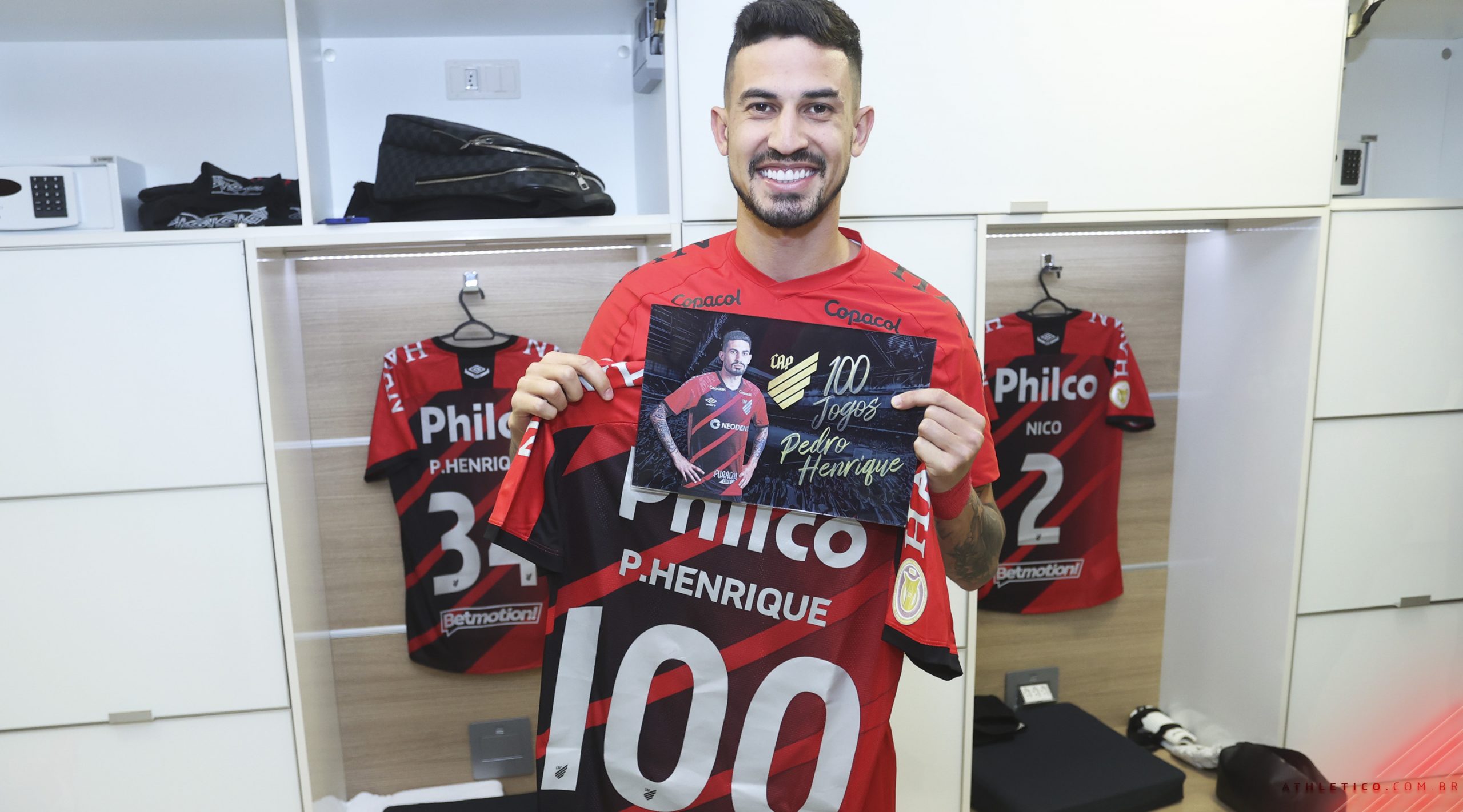 Imagem referente a Pedro Henrique recebeu homenagem pelos 100 jogos com a camisa rubro-negra