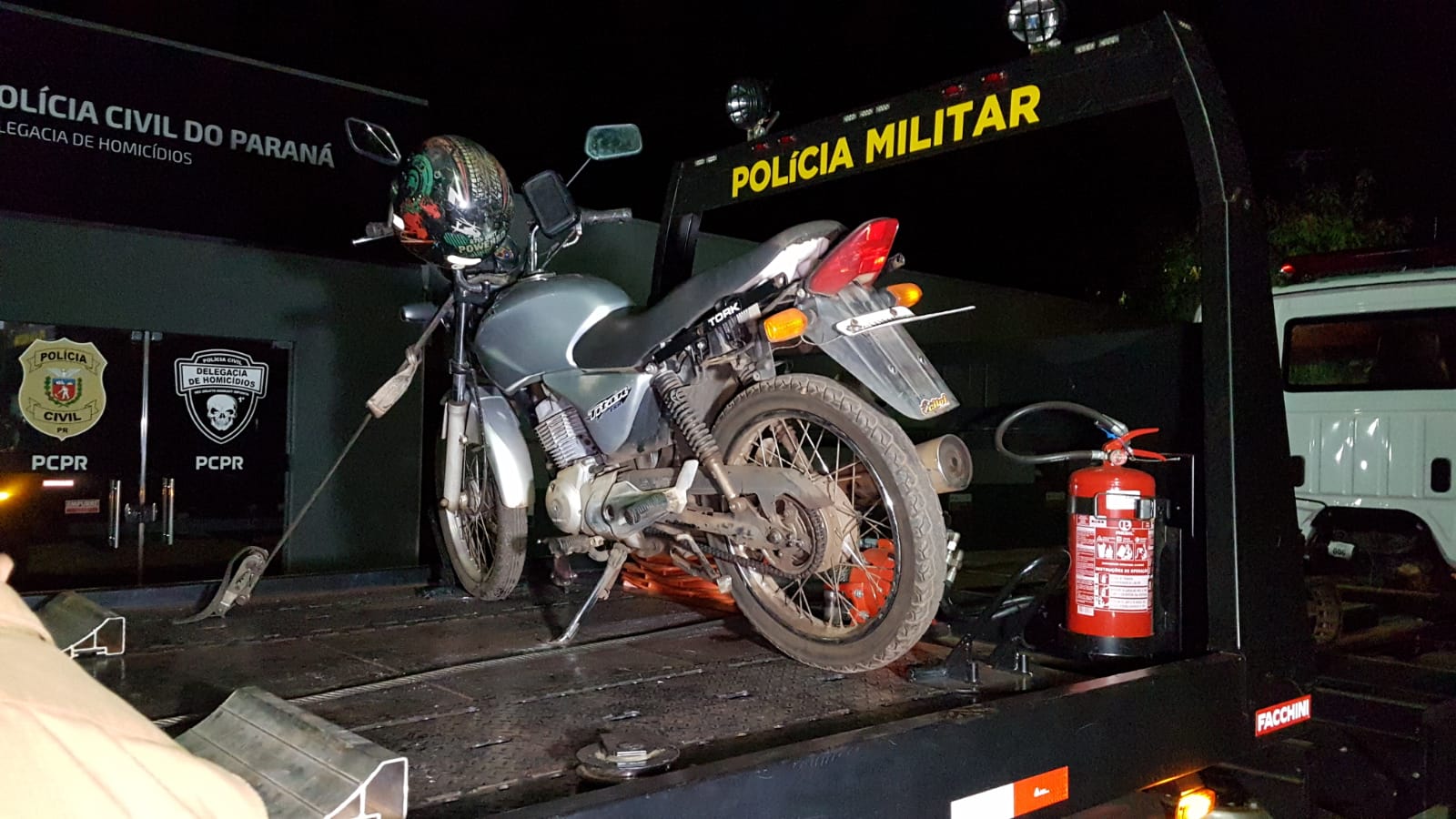 Imagem referente a Moto furtada no Pioneiros Catarinenses é encontrada pela PM no Bairro Guarujá