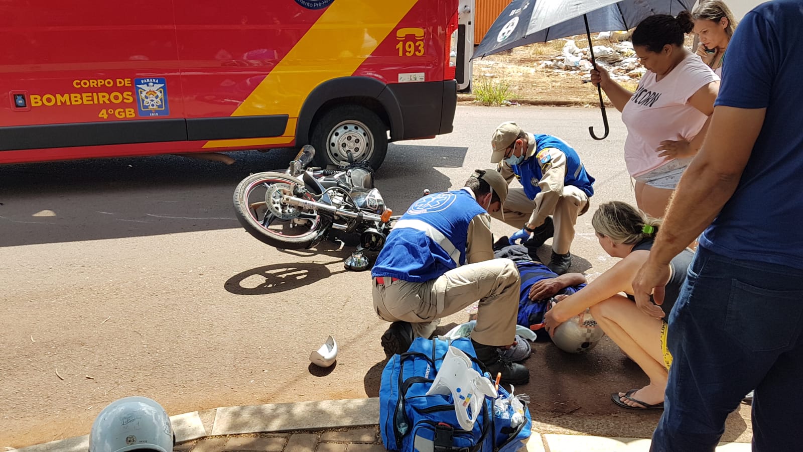 Motociclistas Ficam Feridos Após Colisão Com Carro No Pioneiros