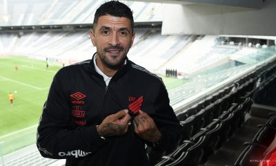 Ídolo athleticano, Lucho González inicia nova era como auxiliar técnico do Furacão