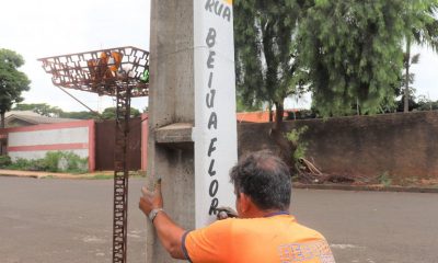 Identificação de ruas em postes recebe reforço em Arapongas