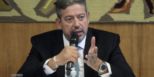 Lira duplica auxílio-moradia de deputados a uma semana de eleição na Câmara Lira duplica auxílio-moradia de deputados a uma semana de eleição na Câmara