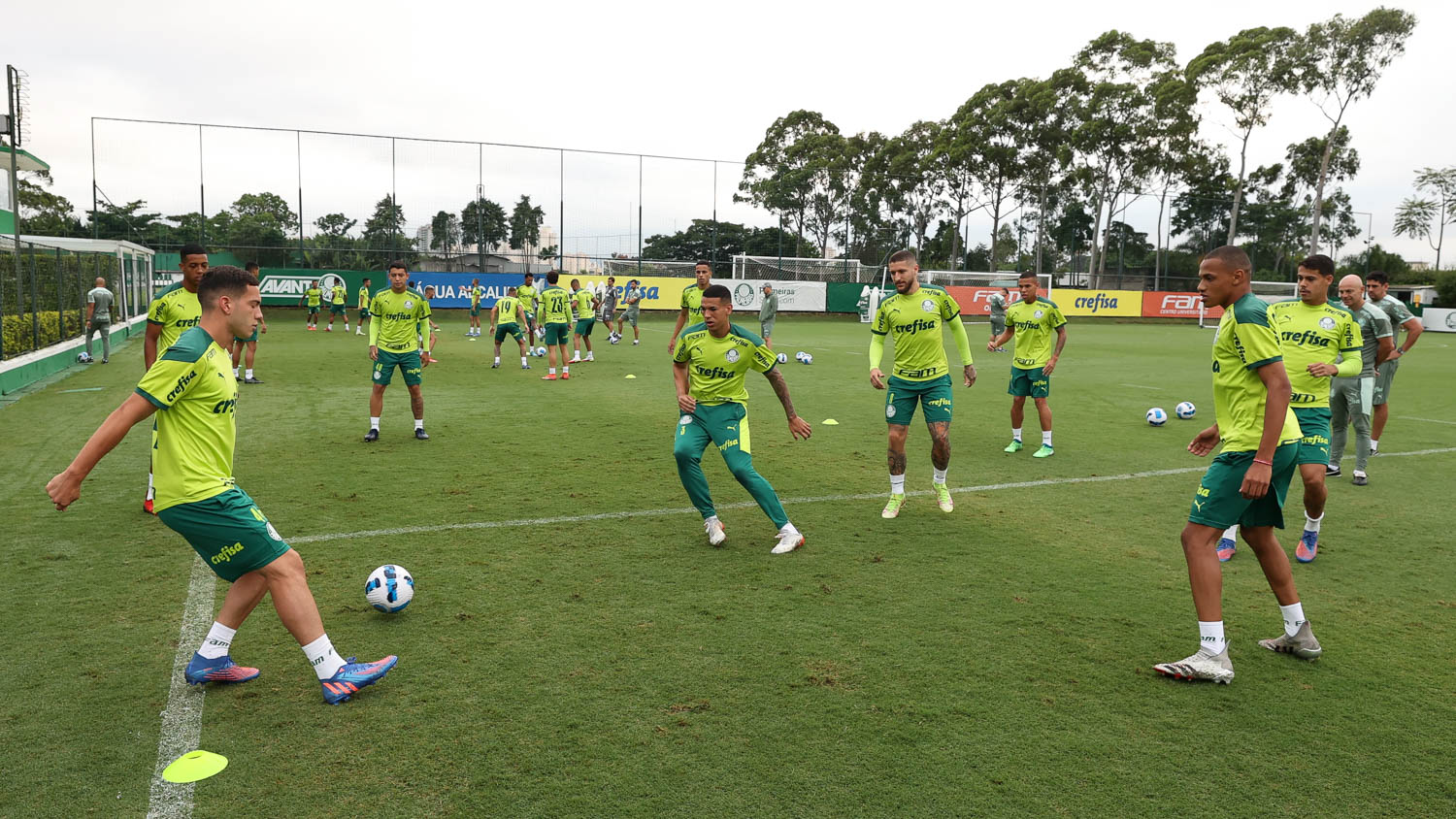Verdão treina antes de viagem e Jorge comenta expectativa para estreia na Libertadores
