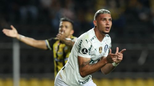 Imagem referente a Com 2 gols em 5 minutos, Navarro ajuda Verdão a repetir maior goleada como visitante na Libertadores