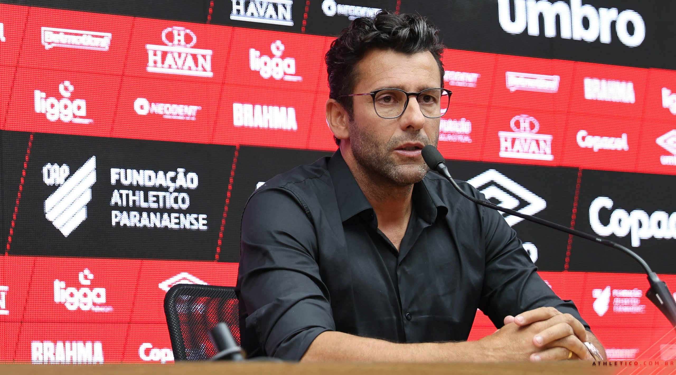 Alberto Valentim se despede do Athletico Paranaense
