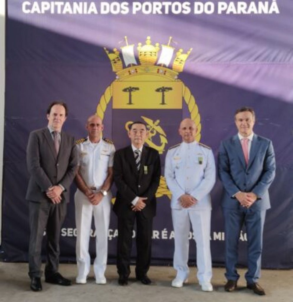 Ex-presidente do TRF4 recebe homenagem da Marinha do Brasil