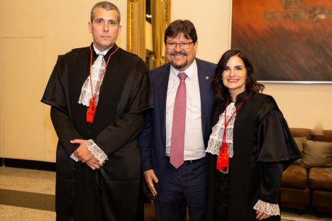 Imagem referente a Humberto Dalla e Renata Fadel tomam posse como desembargadores no Tribunal de Justiça