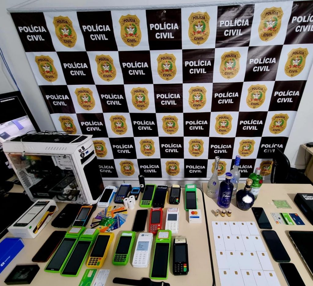Polícia Civil cumpre mandados de busca em investigação de golpe em compras em Joinville