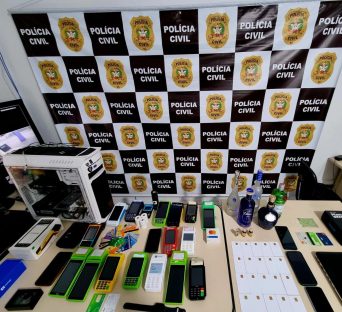 Imagem referente a Polícia Civil cumpre mandados de busca em investigação de golpe em compras em Joinville