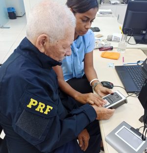 Imagem referente a Sergipe: PRF realiza coleta de dados dos servidores para confecção de novas Carteiras de Identificação Funcional