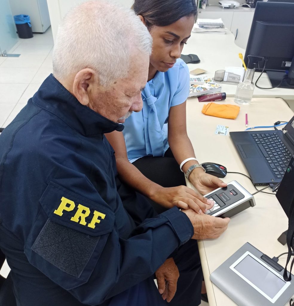 Sergipe: PRF realiza coleta de dados dos servidores para confecção de novas Carteiras de Identificação Funcional