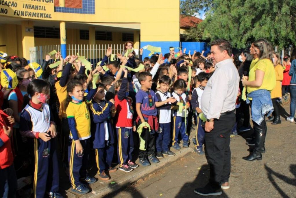 Prefeito de Arapongas acompanha atividade do Maio Amarelo Prefeito de Arapongas acompanha atividade do Maio Amarelo