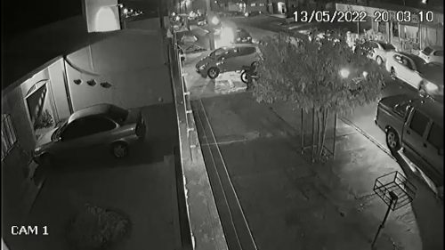 Homicídio no Periolo: Vídeo mostra homem tentando fugir de atiradores e se envolvendo em acidente