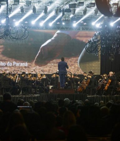 Orquestra Sinfônica lota plateia no primeiro concerto de Clássicos Sertanejos
