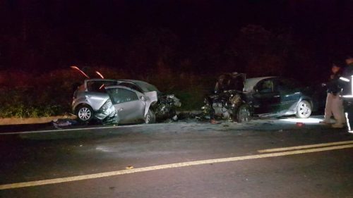 Imagem referente a Três pessoas morrem em grave colisão entre Sandero e Megane na BR-369 em Cascavel