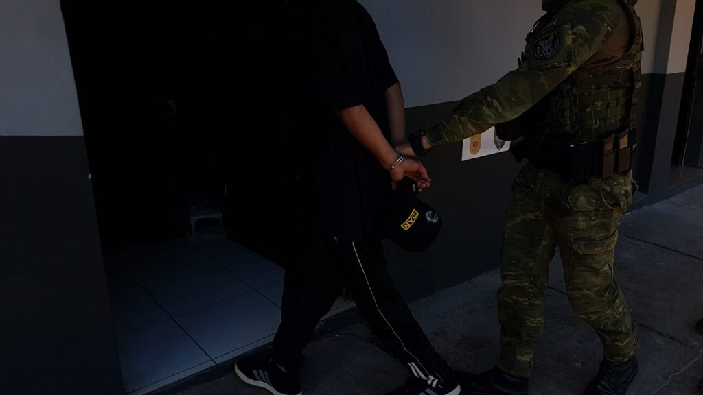 Jovem que responde pelo crime de homicídio é detido pelo BPFron no Bairro Interlagos Jovem que responde pelo crime de homicídio é detido pelo BPFron no Bairro Interlagos