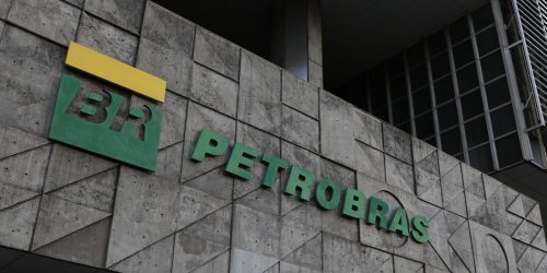 Imagem referente a Governo federal troca presidente da Petrobras