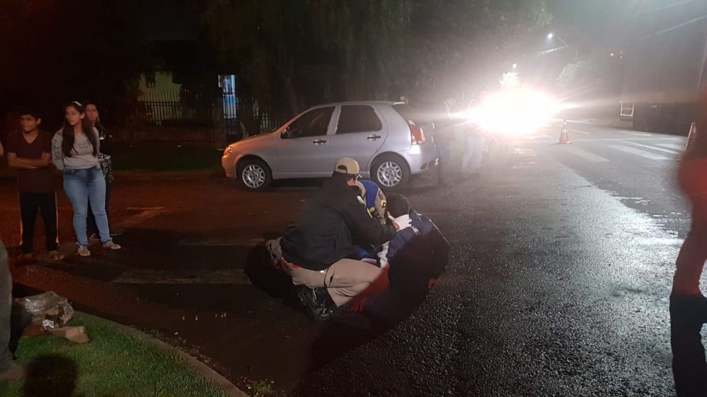 Homem sofre fratura exposta após colisão entre carro e moto no Bairro Presidente
