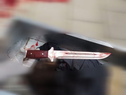 Imagem referente a Relatório mostra detalhes sobre homicídio de Nelci de Oliveira e faca que ficou cravada às costas da vítima
